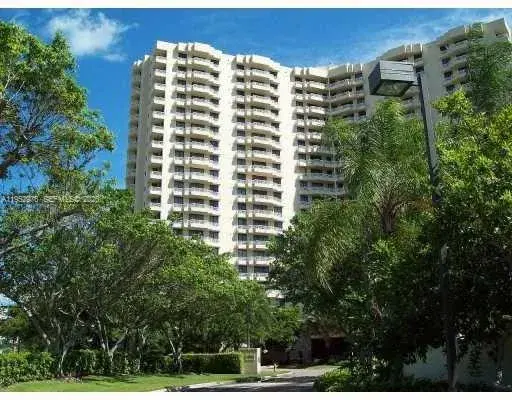 2 bedroom 2 bath Residential for sale at 3300 NE 192nd St # 914, Aventura FL 33180