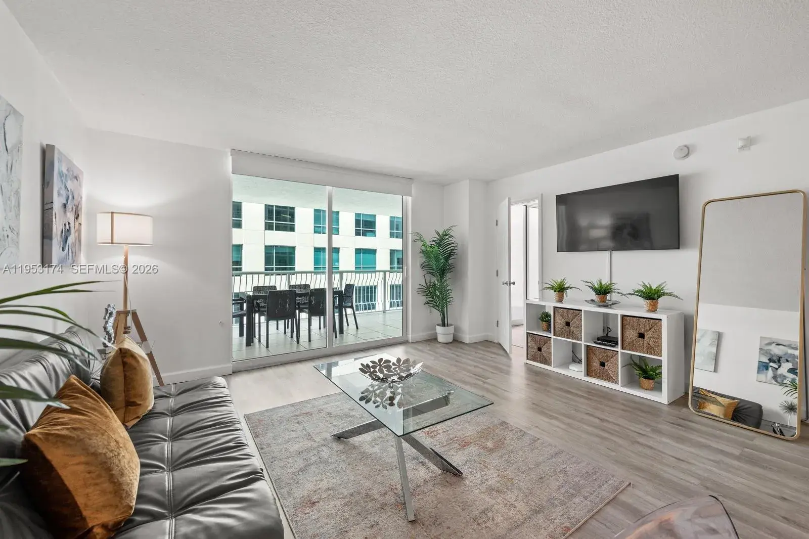 2 bedroom 1 bath Residential for sale at 1200 Brickell Bay Dr # 2414, Miami FL 33131