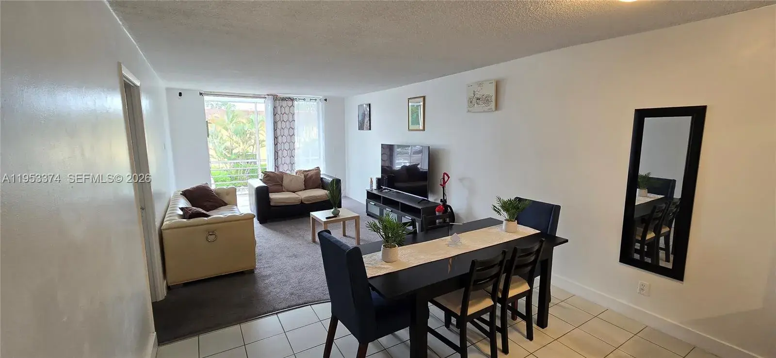 1 bedroom 1 bath Residential for sale at 1830 Dixieanna St # 203, Hollywood FL 33020