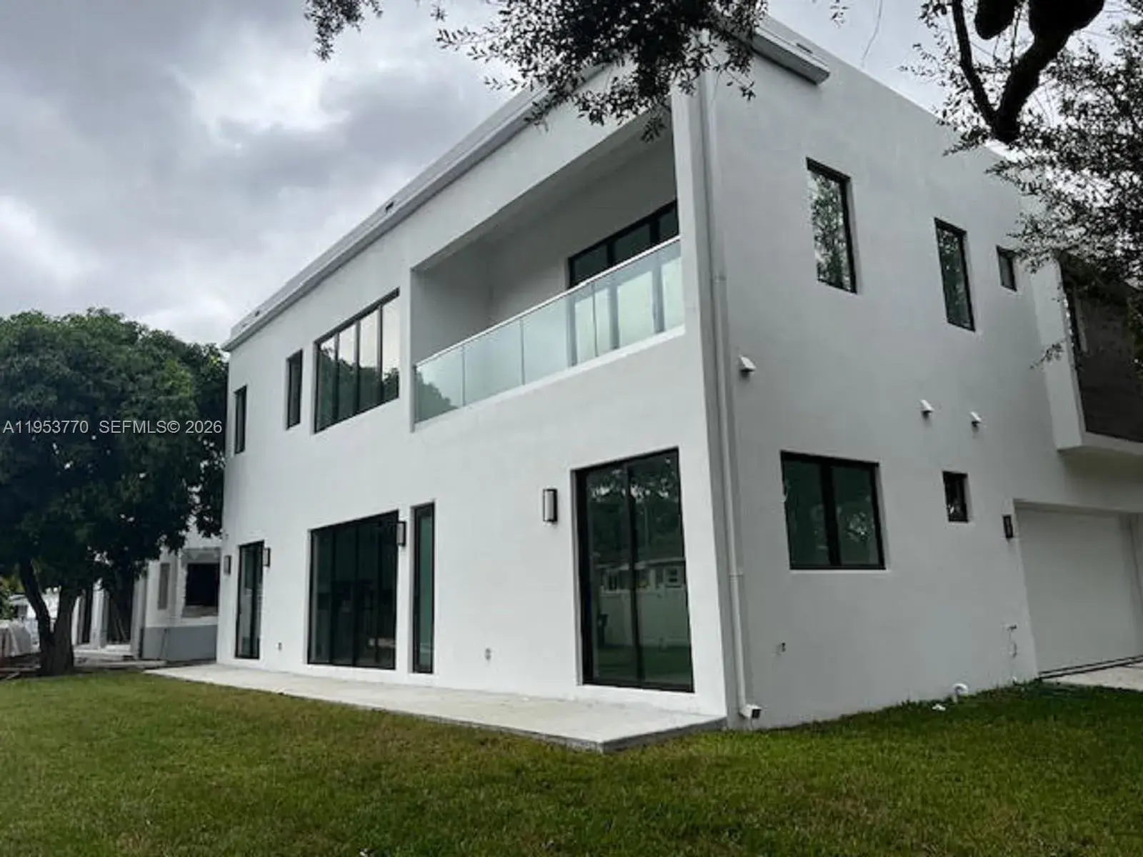 2 Hough Dr, Miami Springs FL 33166