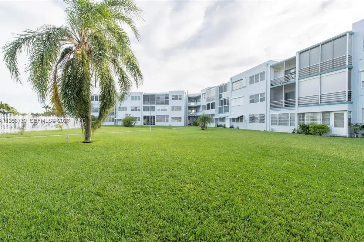 2200 Park Ln # 105, Hollywood FL 33021