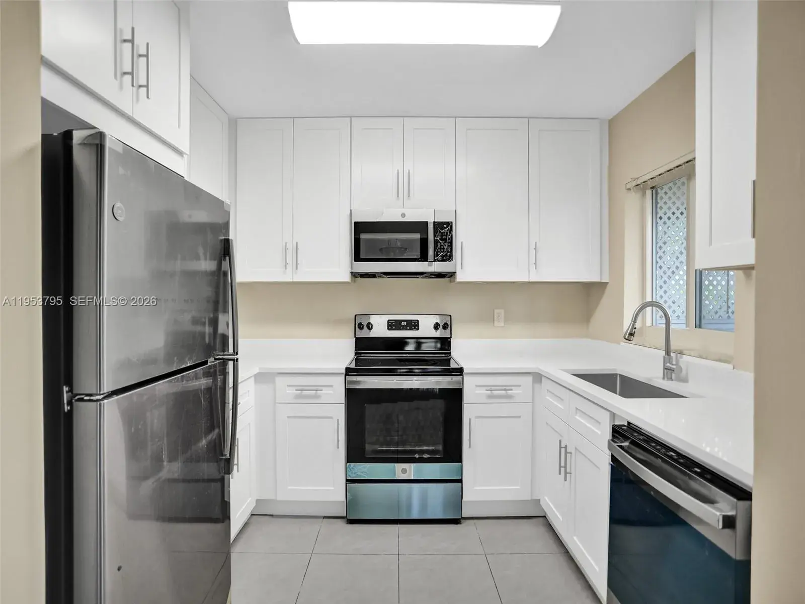 2 bedroom 2 bath Residential Lease for rent at 920 SW 28th St # 1, Fort Lauderdale FL 33315