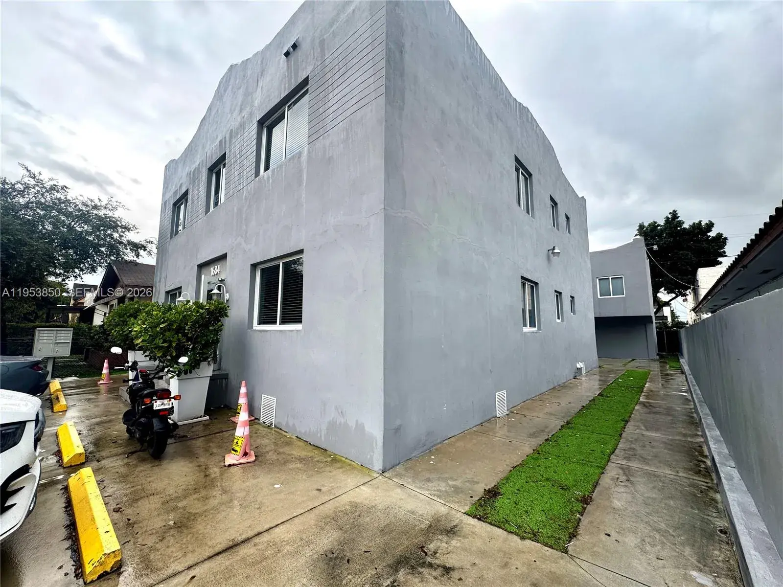 Commercial Sale for sale at 1684 SW 10th St, Miami FL 33135