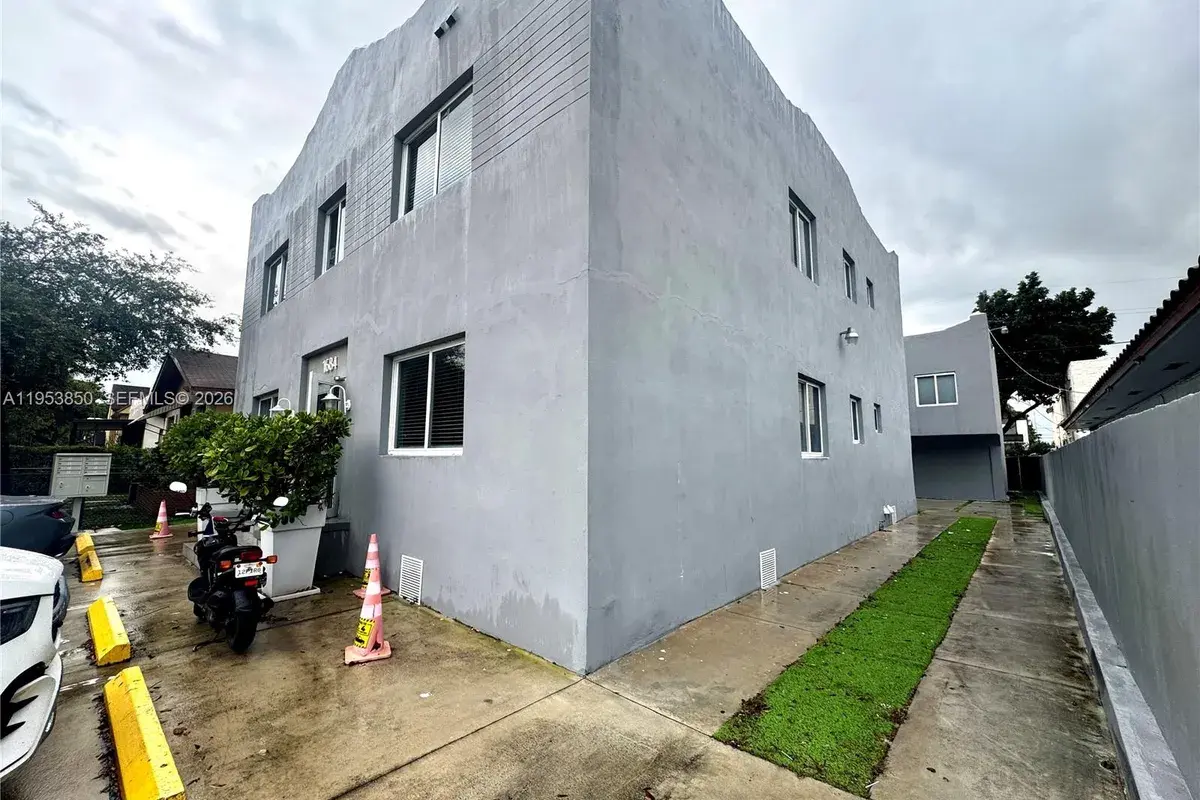 1684 SW 10th St, Miami FL 33135