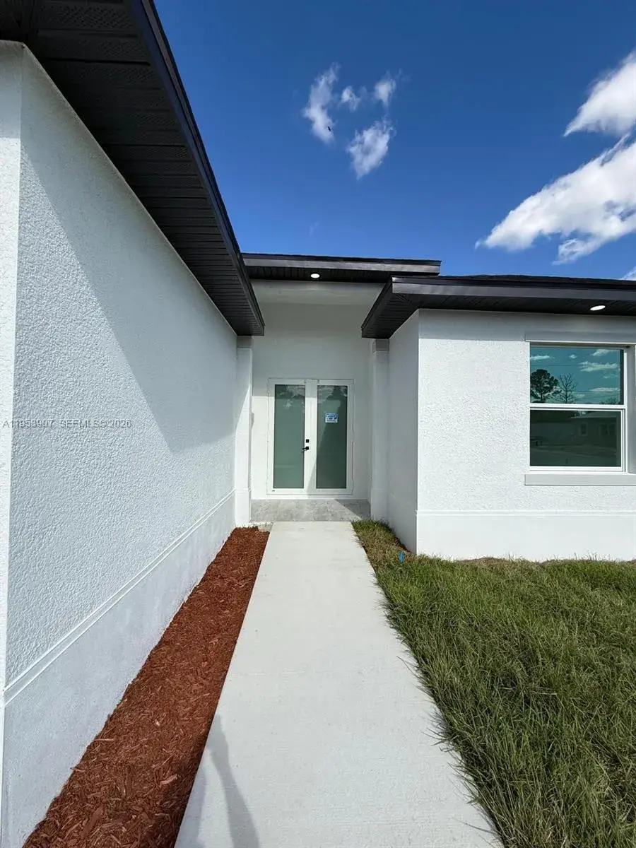 1121 FLORENCE ST E, Lehigh Acres FL 33974