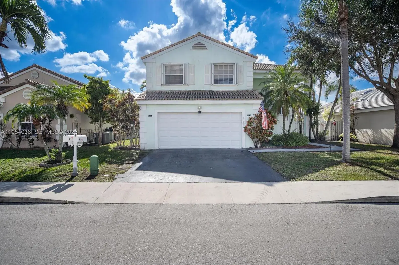 3 bedroom 3 bath Residential for sale at 13930 Oak Ridge Dr, Davie FL 33325