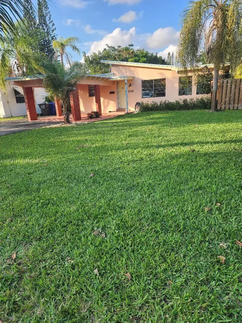 3 bedroom 2 bath Residential Lease for rent at 2719 Taylor St # 2719, Hollywood FL 33020