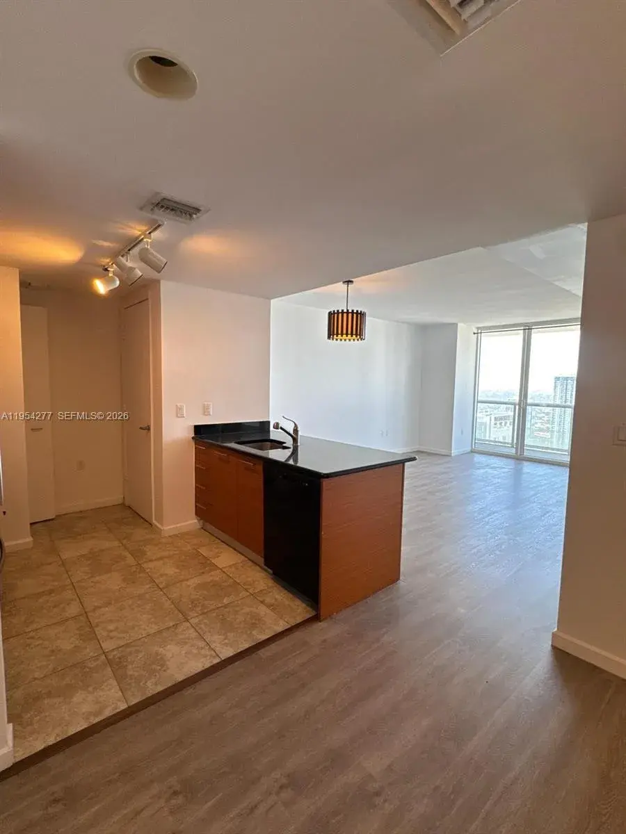 1 bedroom 1 bath Residential Lease for rent at 50 Biscayne Blvd # 5207, Miami FL 33132