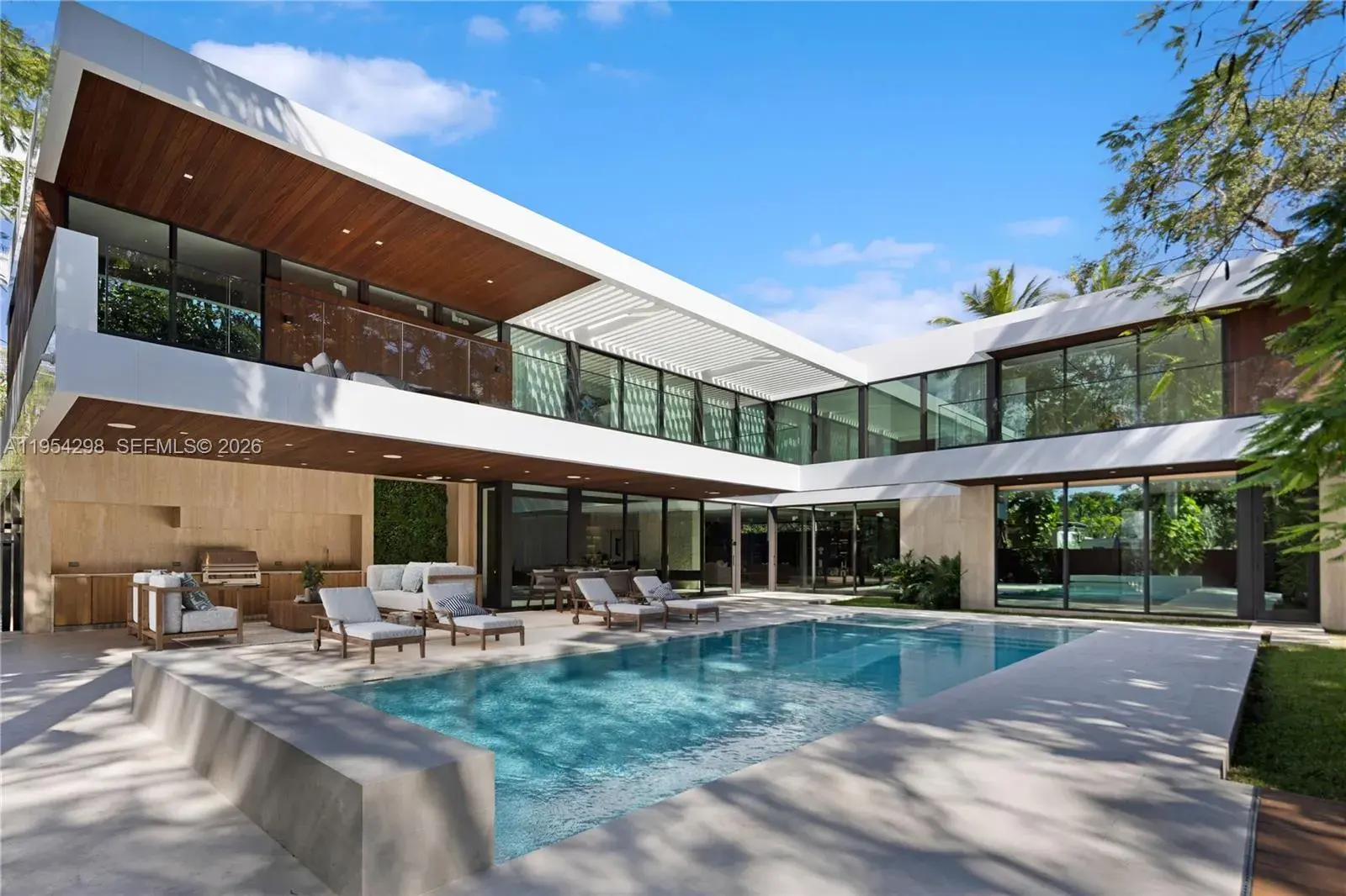6 bedroom 7 bath Residential for sale at 3210 Coacoochee St, Miami FL 33133