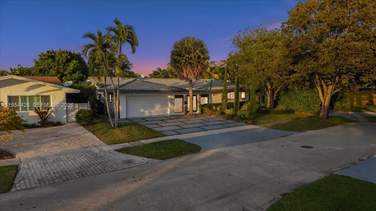 2305 Magnolia Dr, North Miami FL 33181 photo 2