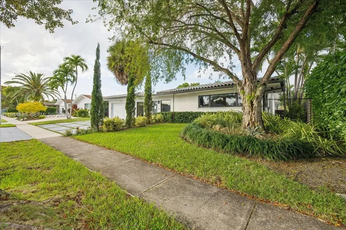 2305 Magnolia Dr, North Miami FL 33181 photo 4