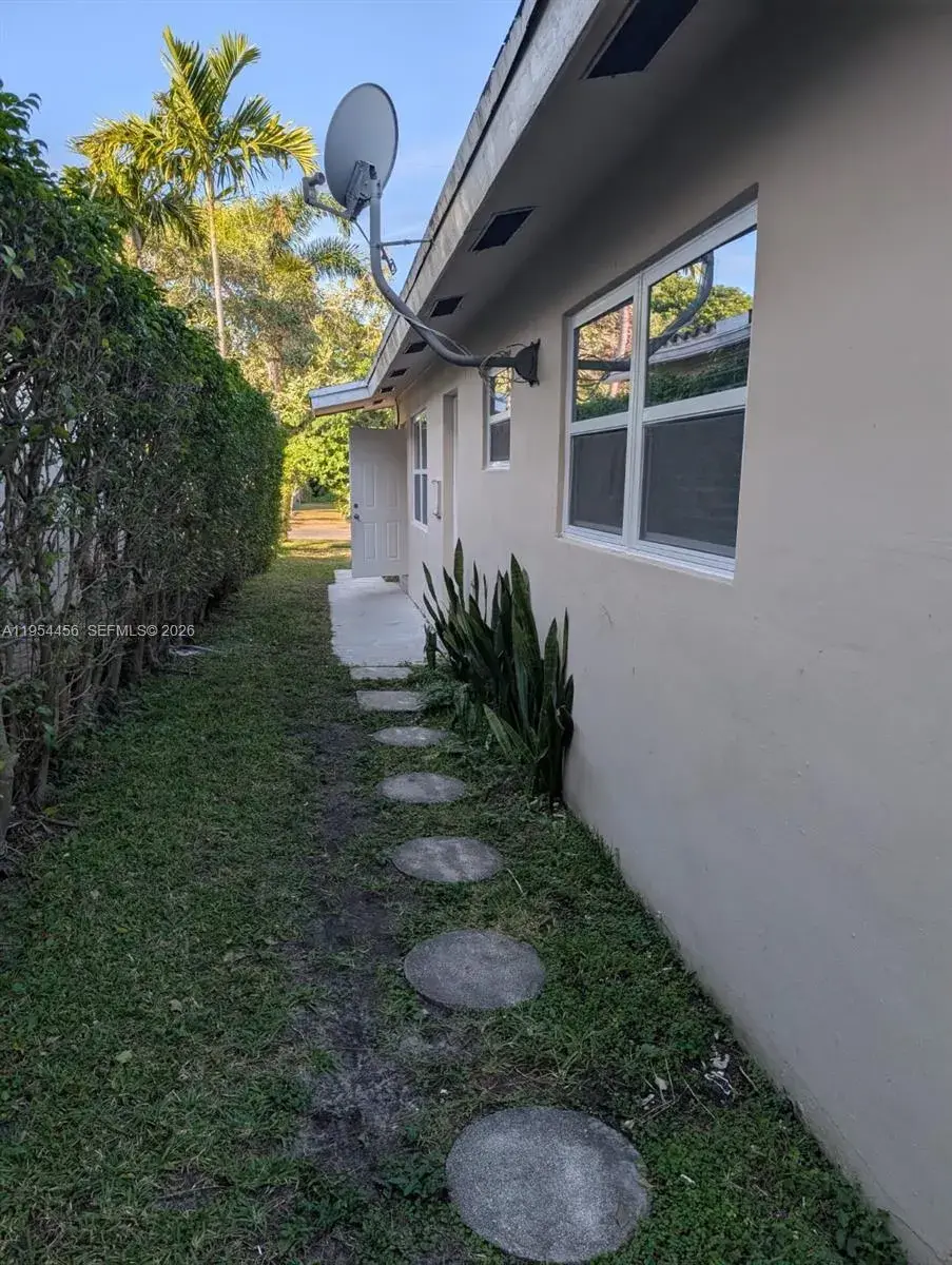 1118-1120 NW 2nd Ave, Fort Lauderdale FL 33311