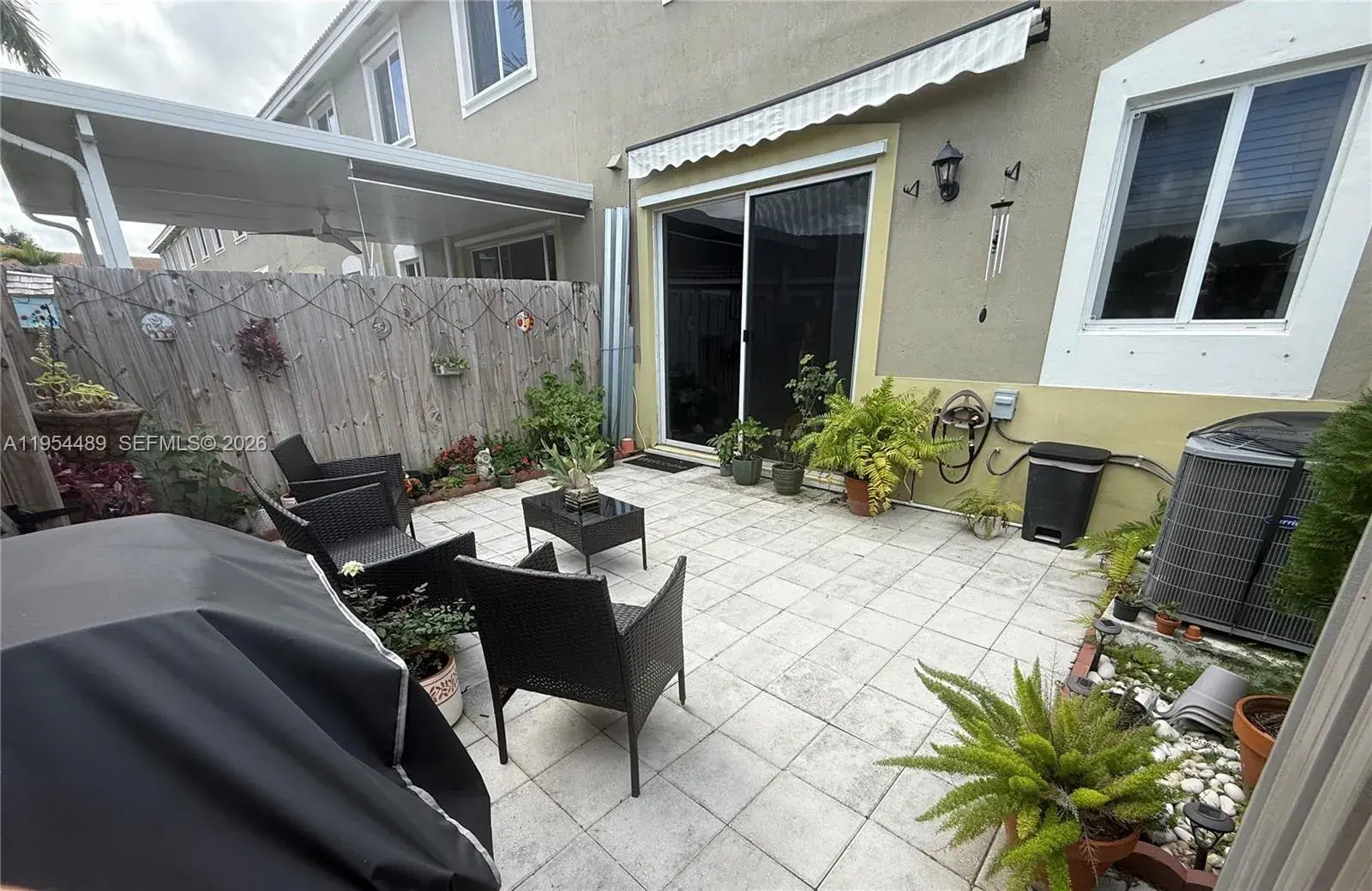 1043 SE 24th Ave, Homestead FL 33035