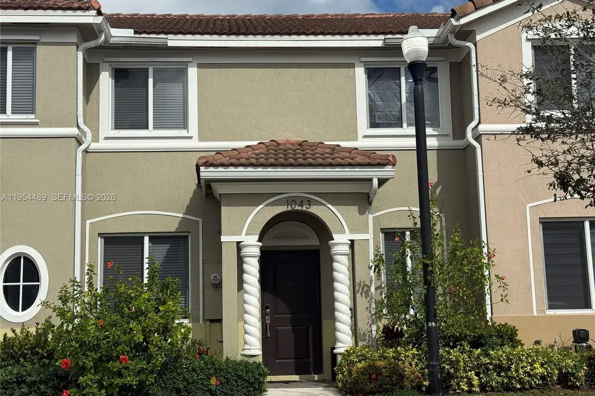 1043 SE 24th Ave, Homestead FL 33035