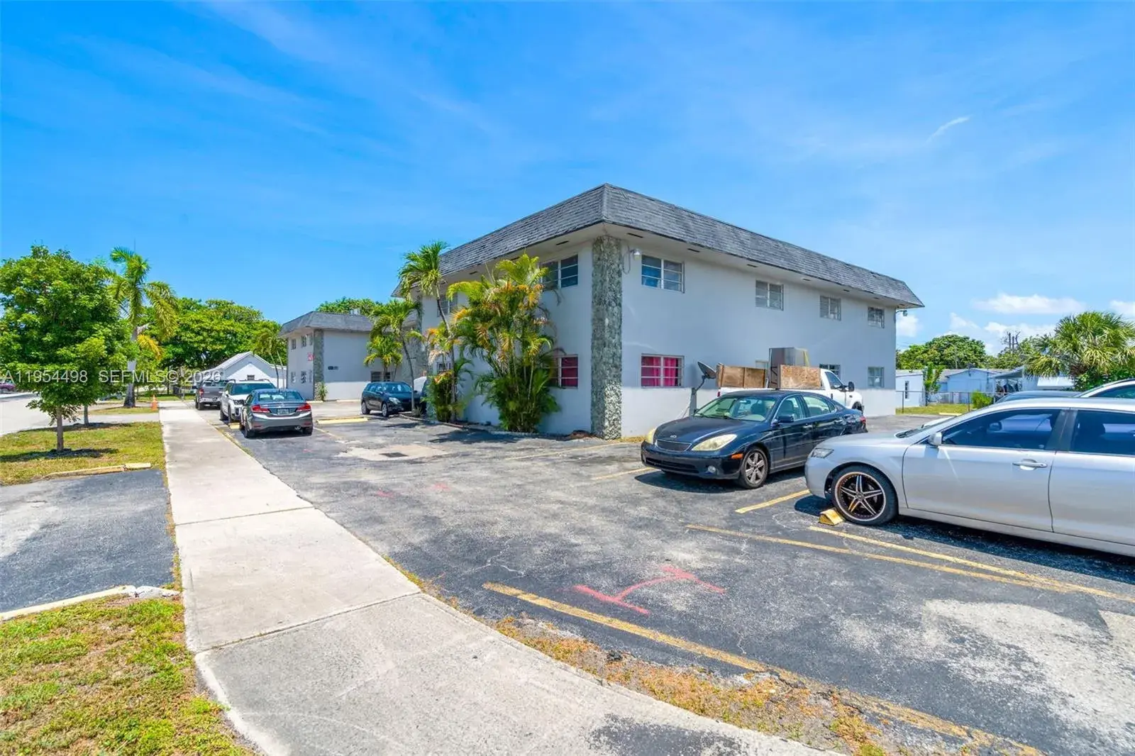 1 bedroom 1 bath Residential Lease for rent at 300 NE 1st Ct # 205, Hallandale Beach FL 33009
