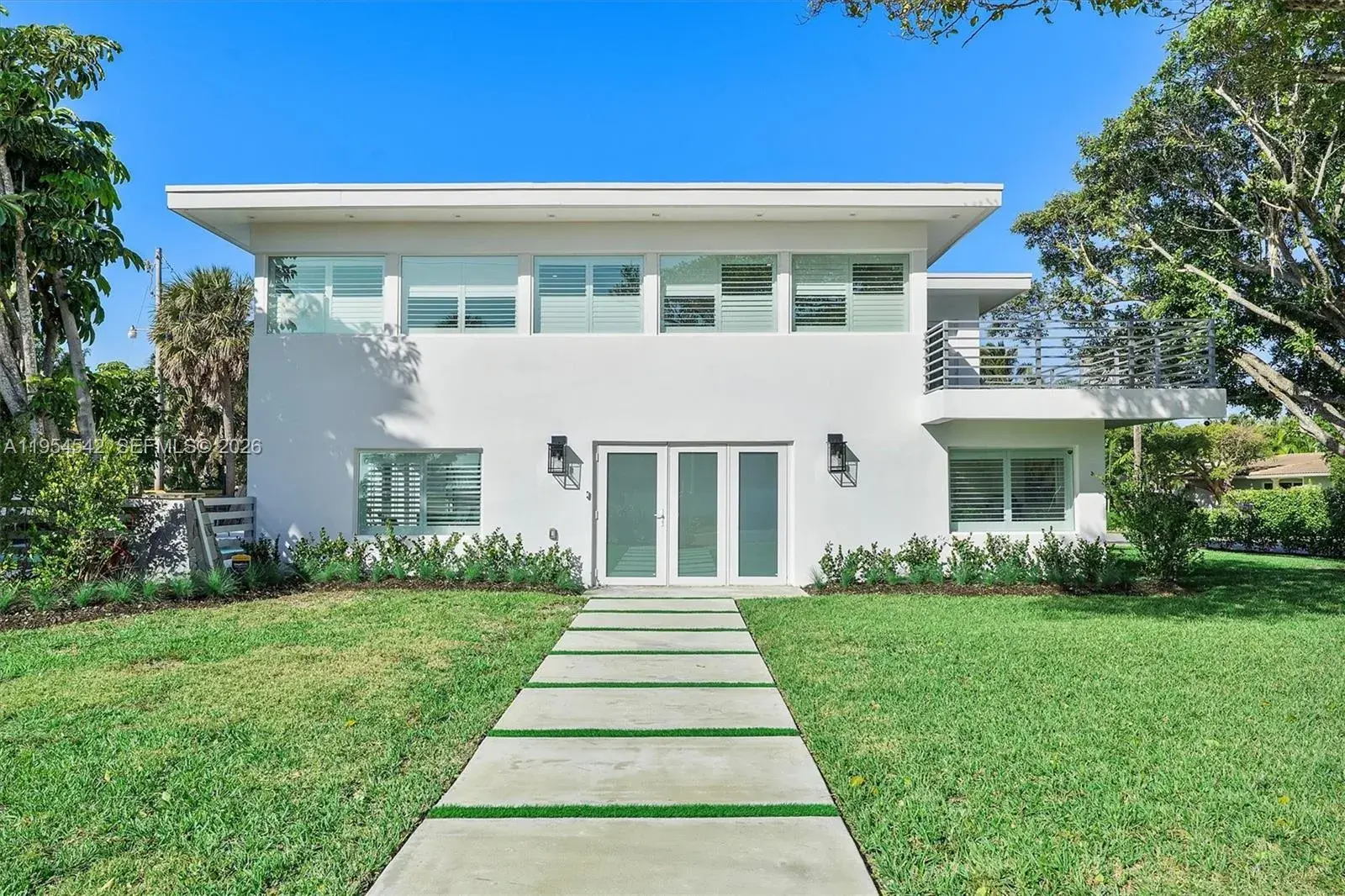 4 bedroom 4 bath Residential for sale at 1903 Bay Dr, Pompano Beach FL 33062