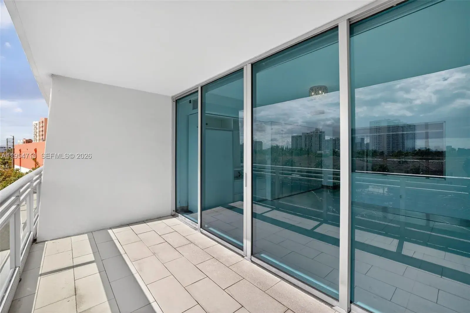 2950 NE 188th St # 302, Aventura FL 33180