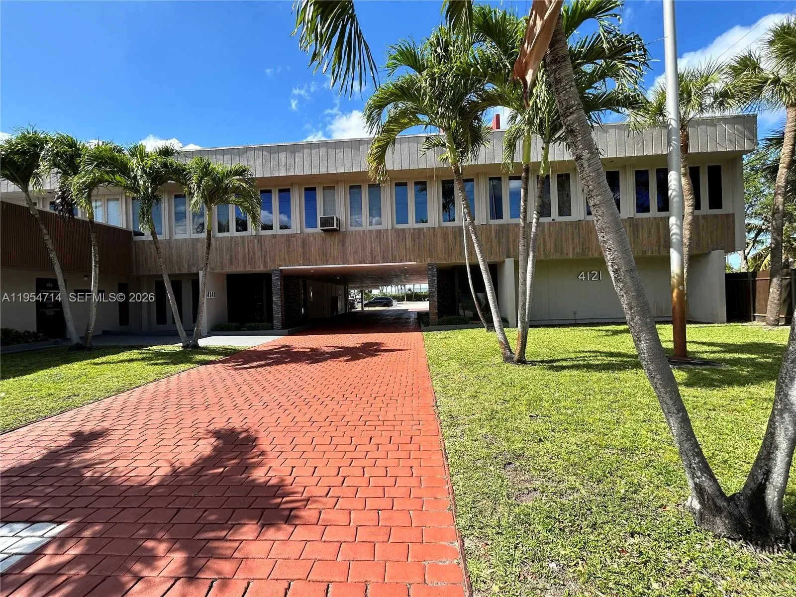 Commercial Sale for sale at 4121 NW 5th St # 100, Plantation FL 33317