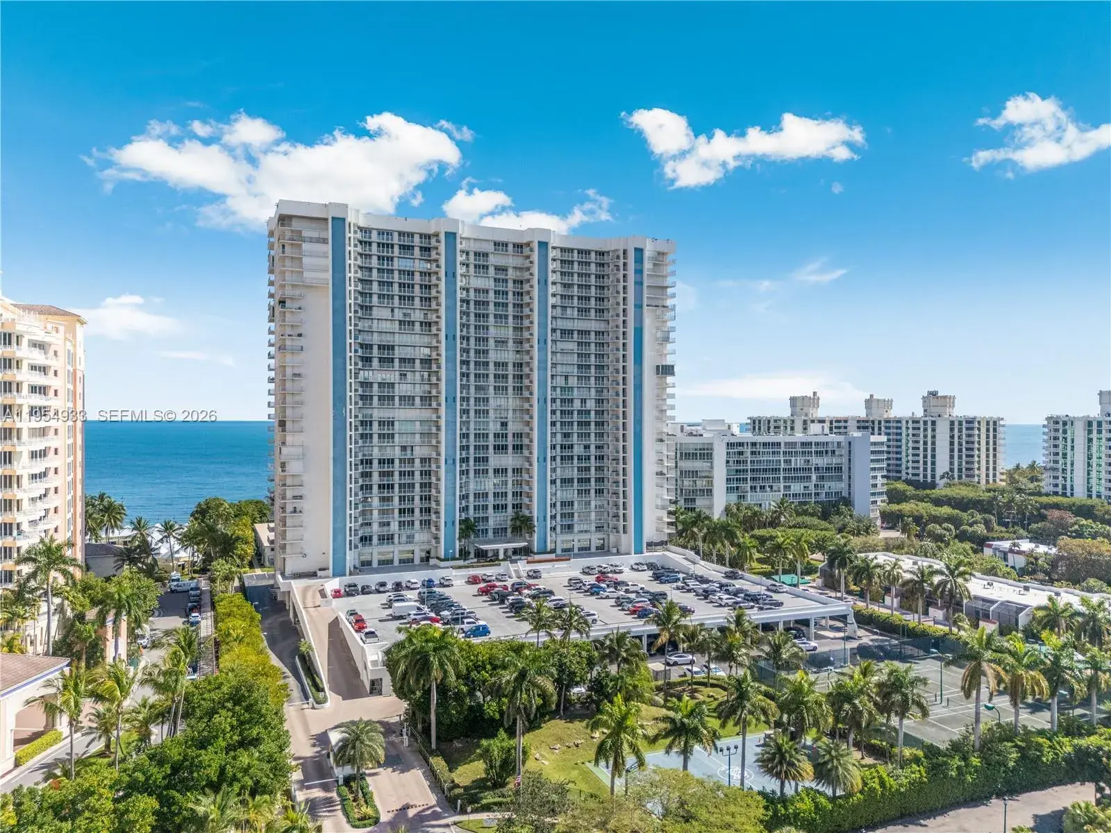 2 bedroom 2 bath for rent at 881 Ocean Dr, Key Biscayne FL 33149