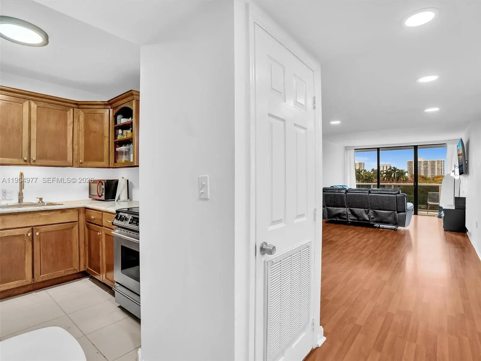 3675 N Country Club Dr # 410, Aventura FL 33180