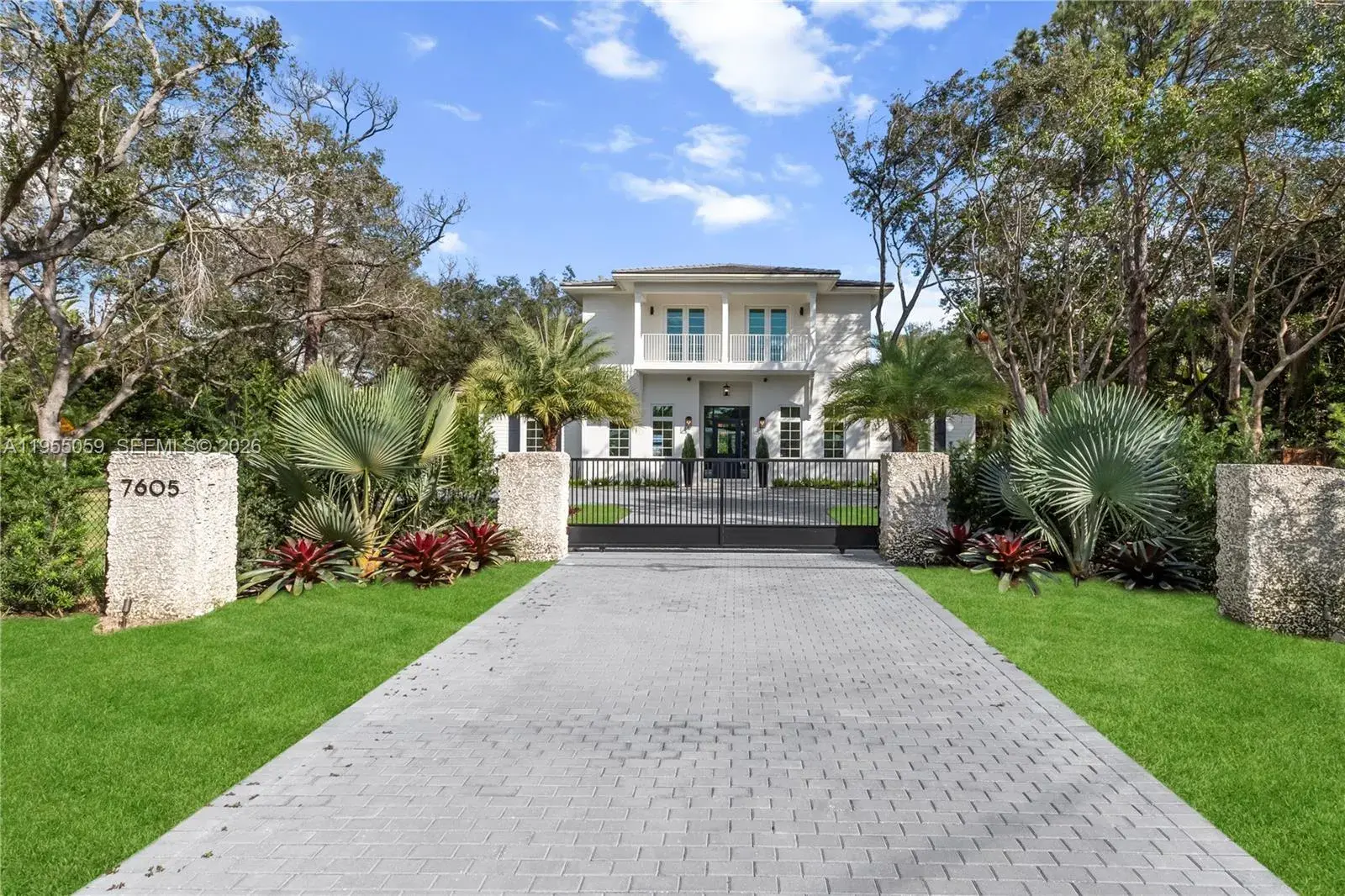 7605 SW 71st Ave, Miami FL 33143
