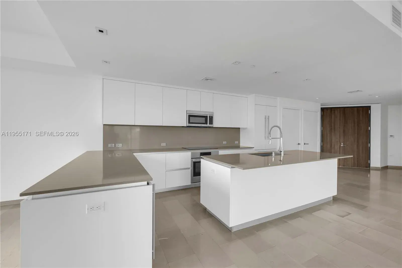 88 SW 7th St # 3711, Miami FL 33130
