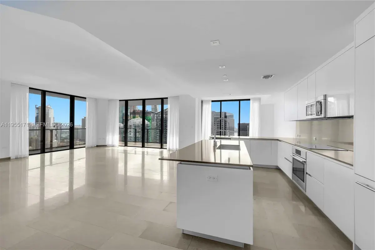 88 SW 7th St # 3711, Miami FL 33130