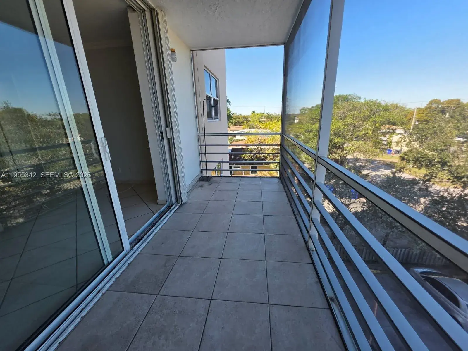 2 bedroom 2 bath Residential for sale at 1830 Dixieanna St # 406, Hollywood FL 33020