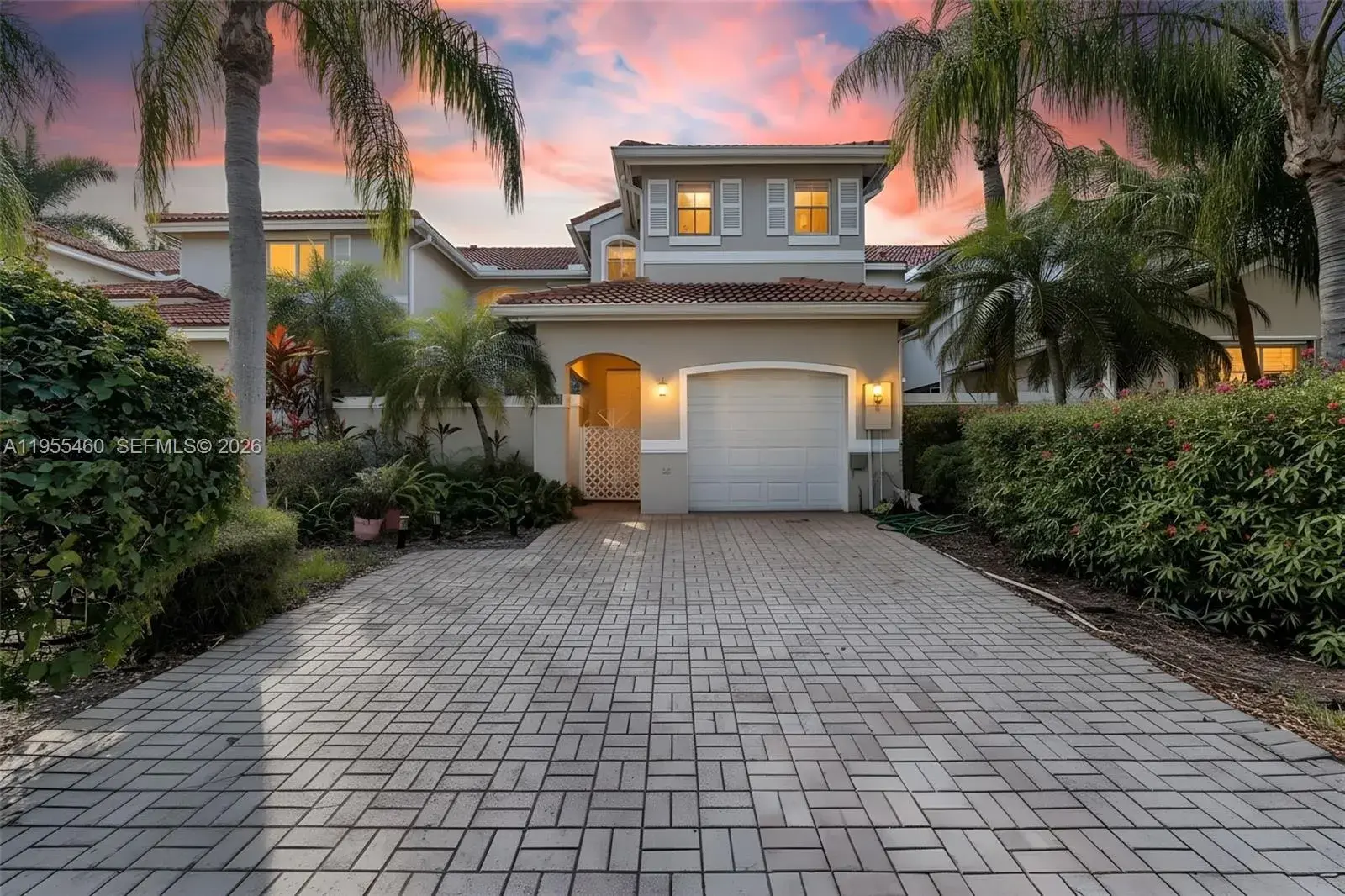 1120 Cliffrose St, Hollywood FL 33019