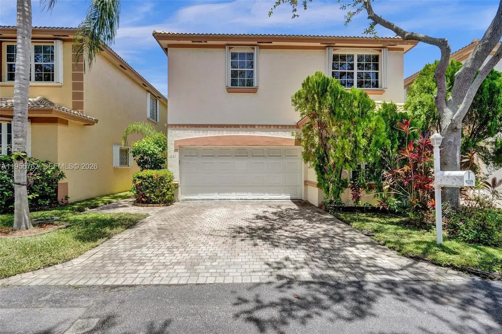 1251 Hayes St, Hollywood FL 33019