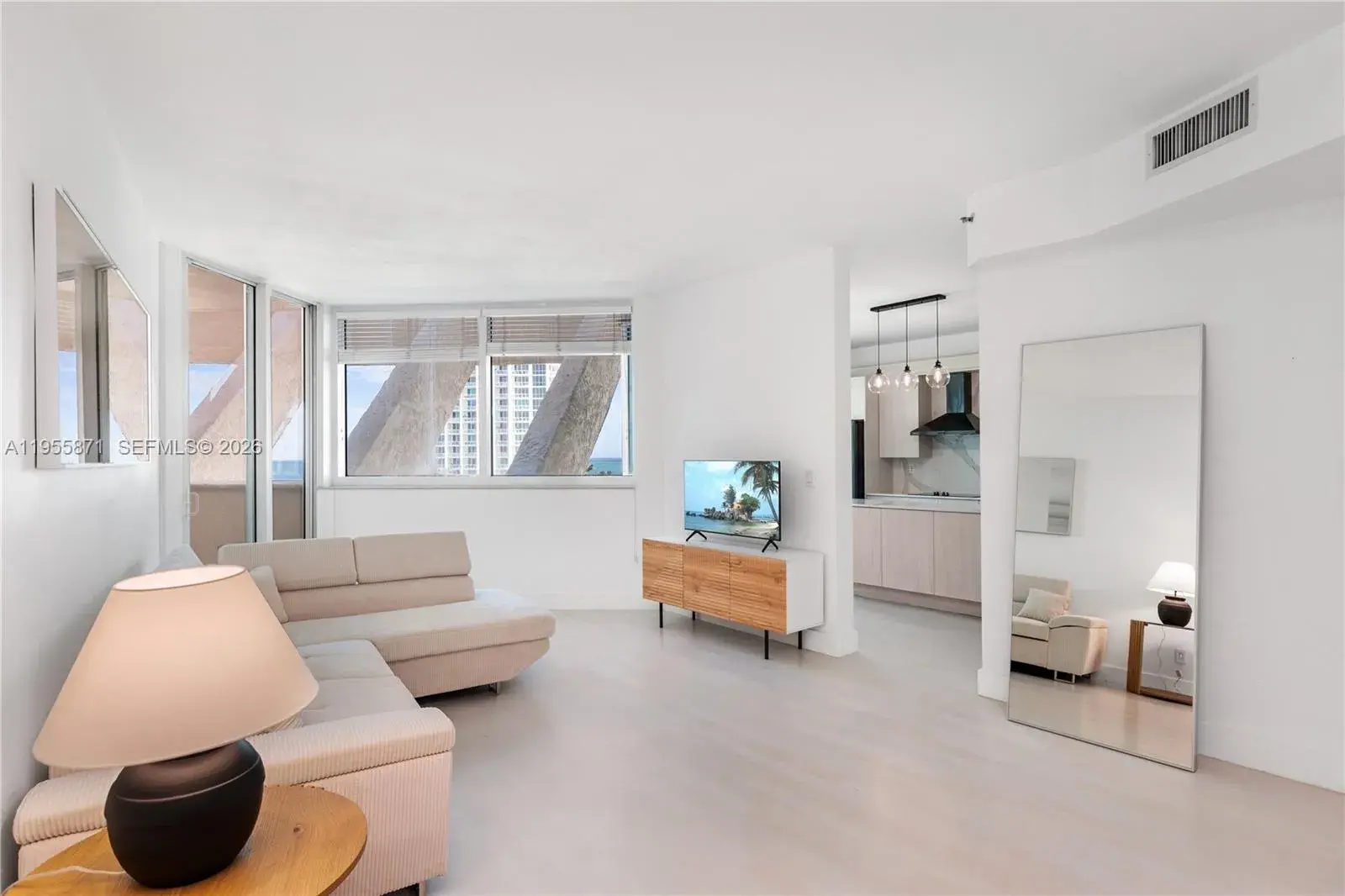1 bedroom 1 bath Residential Lease for rent at 300 S Pointe Dr # 907, Miami Beach FL 33139