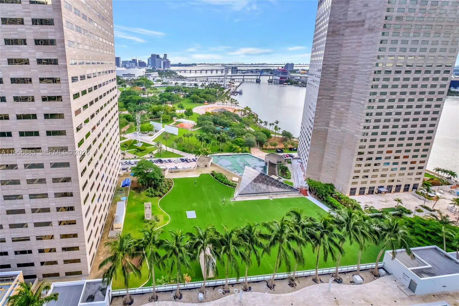 325 S Biscayne Blvd # 2616, Miami FL 33131