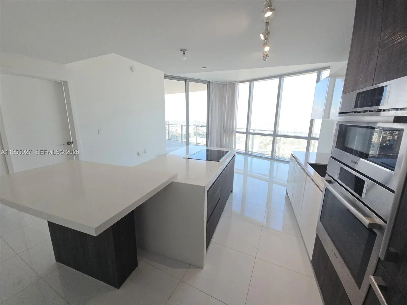 1 bedroom 2 bath Residential for sale at 851 NE 1st Ave # 4604, Miami FL 33132