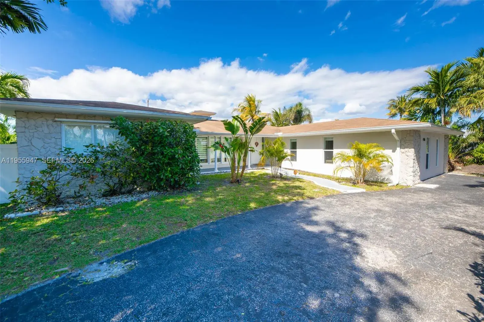 5 bedroom 3 bath Residential for sale at 416 N Rainbow Dr, Hollywood FL 33021