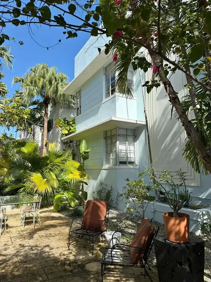 1 bedroom 1 bath Residential Lease for rent at 825 Jefferson Ave # 4, Miami Beach FL 33139