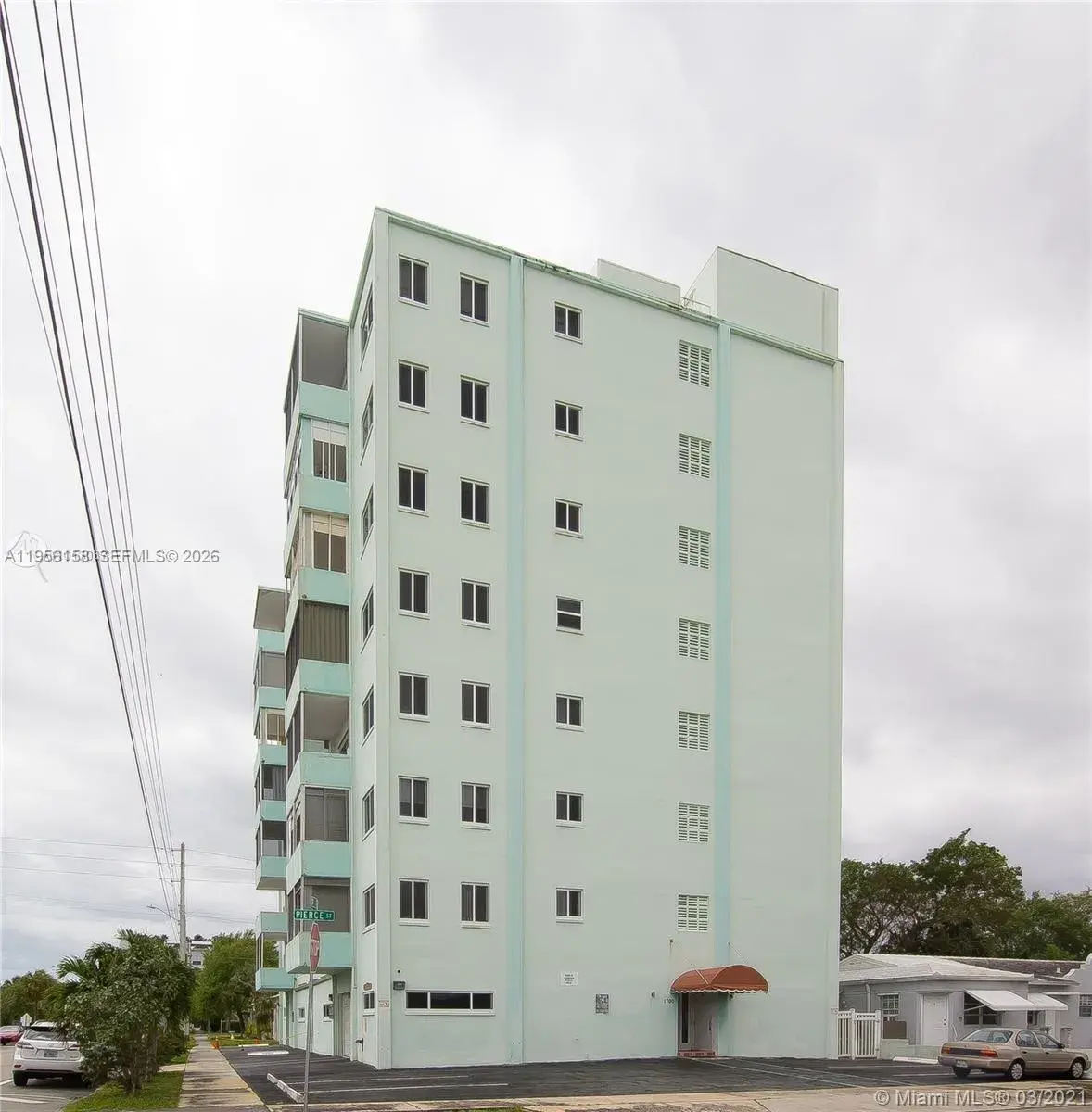 1 bedroom 1 bath Residential for sale at 1700 Pierce St # 204, Hollywood FL 33020