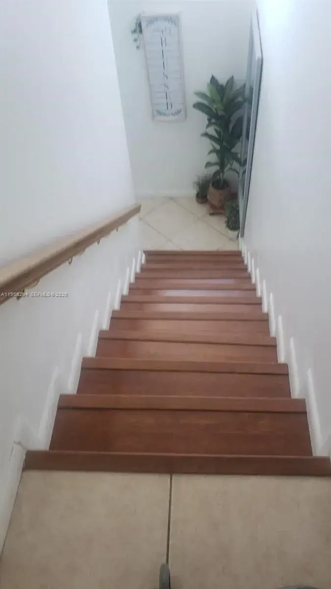 2 bedroom 2 bath Residential for sale at 9980 NW 9th St Cir # 204, Miami FL 33172