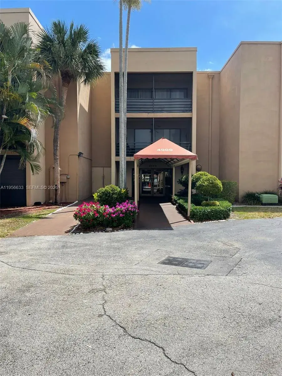 2 bedroom 2 bath Residential for sale at 4000 N Hills Dr # 32, Hollywood FL 33021