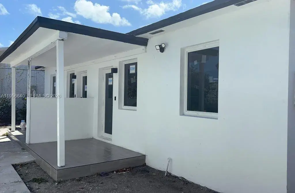 Residential Income for sale at 1013 NW 1st Ave, Hallandale Beach FL 33009