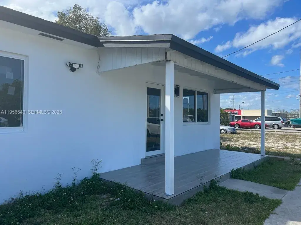 1013 NW 1st Ave, Hallandale Beach FL 33009