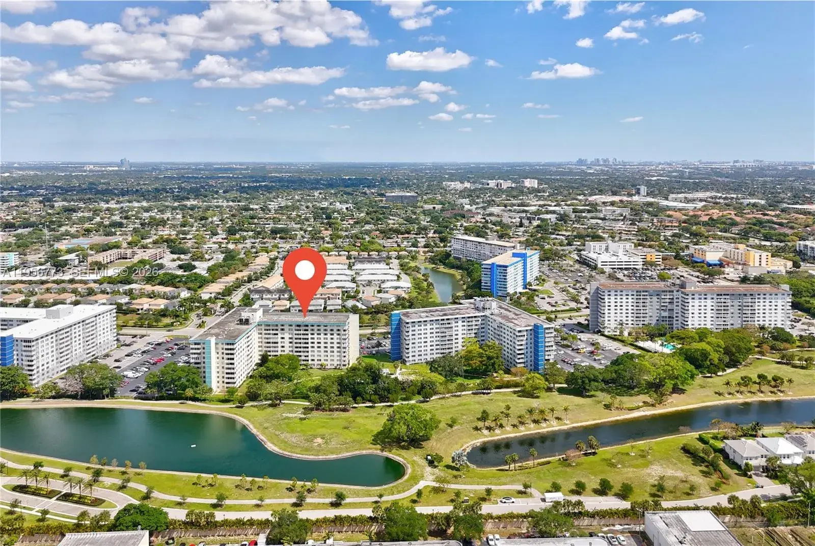 1 bedroom 1 bath Residential for sale at 4330 Hillcrest Dr # 807, Hollywood FL 33021