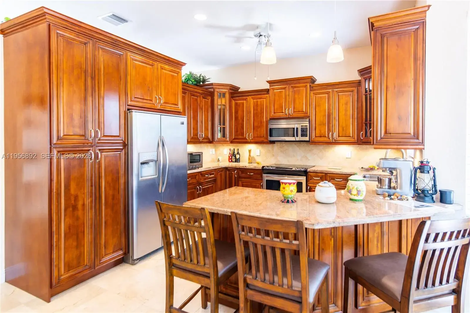 10564 NW 57th St, Doral FL 33178