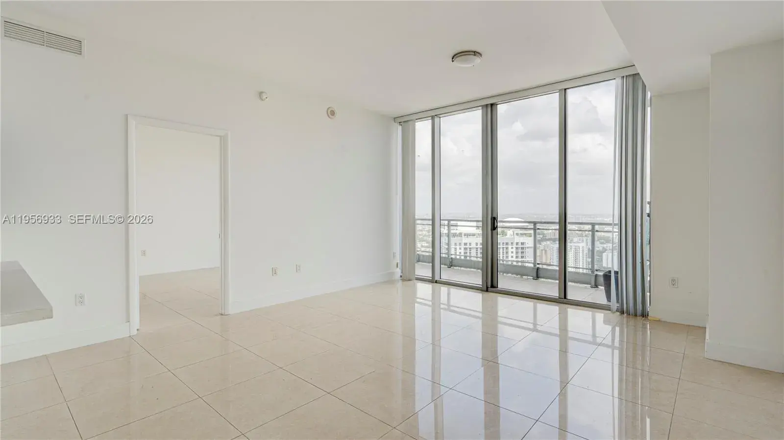 90 SW 3rd St # 10, Miami FL 33130