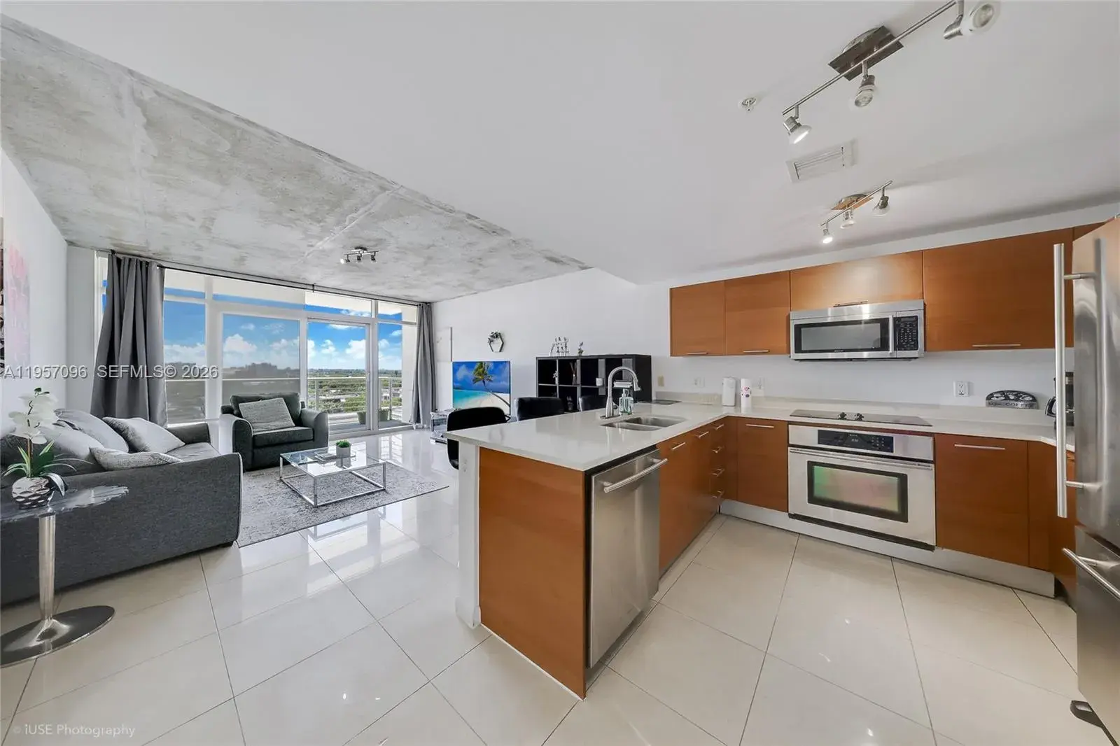 1 bedroom 1 bath Residential for sale at 3250 NE 1st Ave # 811, Miami FL 33137