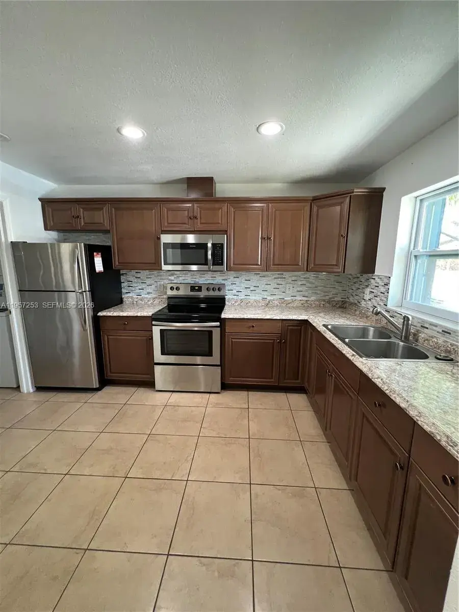 28202 SW 143rd Ct, Homestead FL 33033