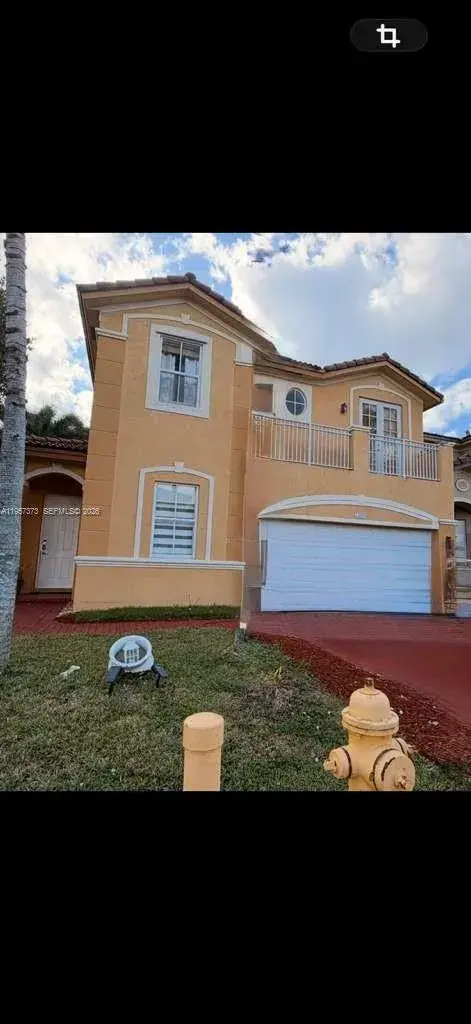 5 bedroom 4 bath Residential for sale at 7586 NW 113th Path, Doral FL 33178
