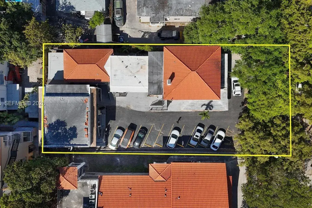 1362 SW 2nd St, Miami FL 33135