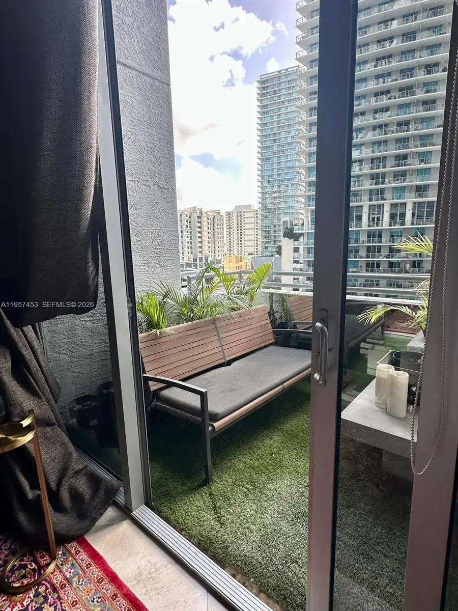 1050 Brickell Ave # 818, Miami FL 33131