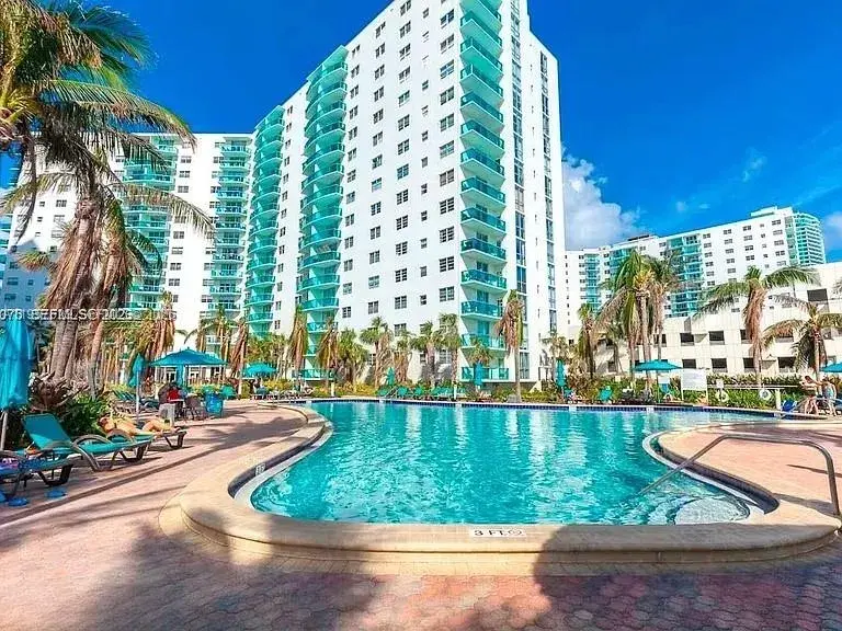 3901 S Ocean Dr, Hollywood FL 33019