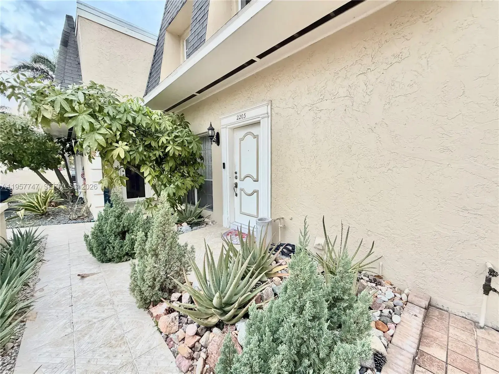 3 bedroom 2 bath Residential for sale at 2203 NE 7th St # 14, Hallandale Beach FL 33009